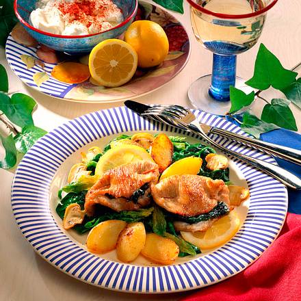 Gefülltes Putenschnitzel auf Spinatgemüse Rezept Gefülltes Putenschnitzel auf Spinatgemüse Rezept