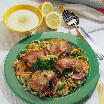 Gefülltes Schnitzel auf Bandnudeln Rezept Gefülltes Schnitzel auf Bandnudeln Rezept