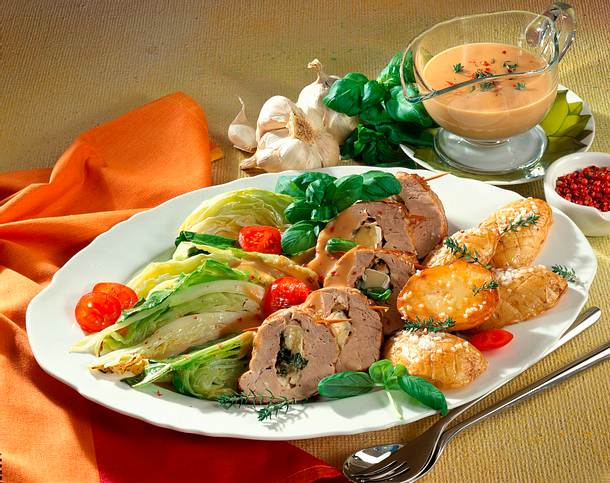 Gefülltes Schweinefilet mit Spitzkohl Rezept