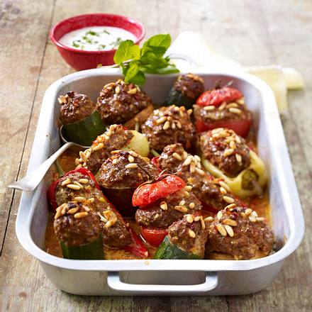 Gefülltes Sommergemüse mit Minzjoghurt Rezept Gefülltes Sommergemüse mit Minzjoghurt Rezept