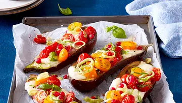 Gefüllte Aubergine Rezept - Foto: LECKER @ Bauer Media Group Gefüllte Aubergine Rezept - Foto: LECKER @ Bauer Media Group