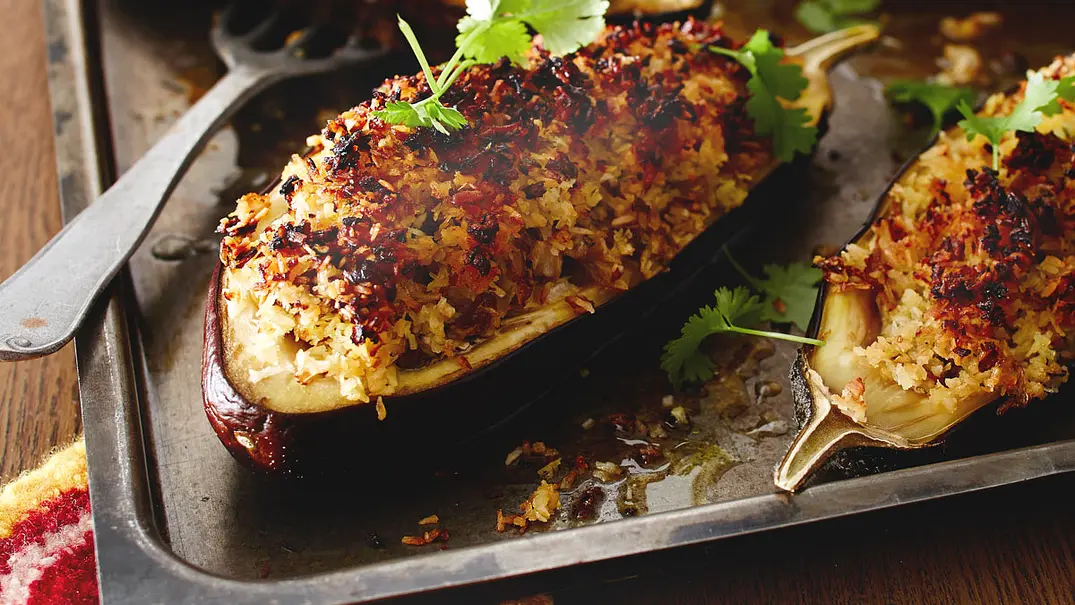 Gefüllte Auberginen mit Kokos-Gremolata (Kokos-Krustenbraten) Rezept - Foto: LECKER @ Bauer Media Group Gefüllte Auberginen mit Kokos-Gremolata (Kokos-Krustenbraten) Rezept - Foto: LECKER @ Bauer Media Group