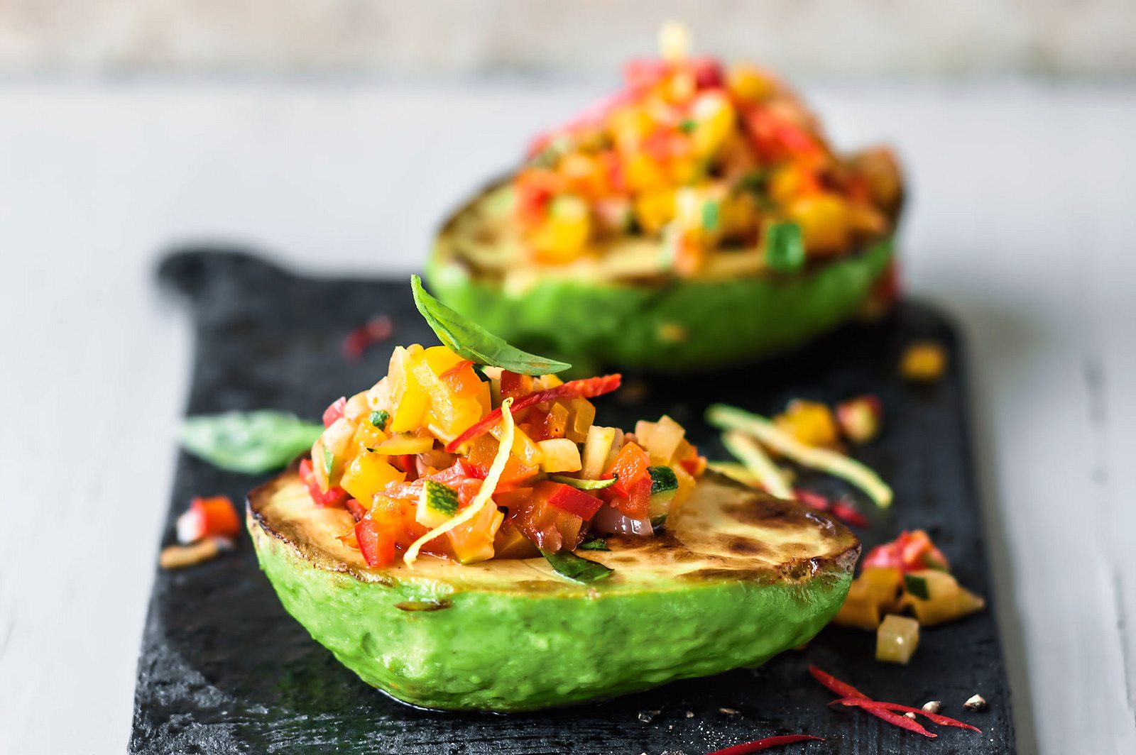 Gefüllte Avocado Rezept | LECKER