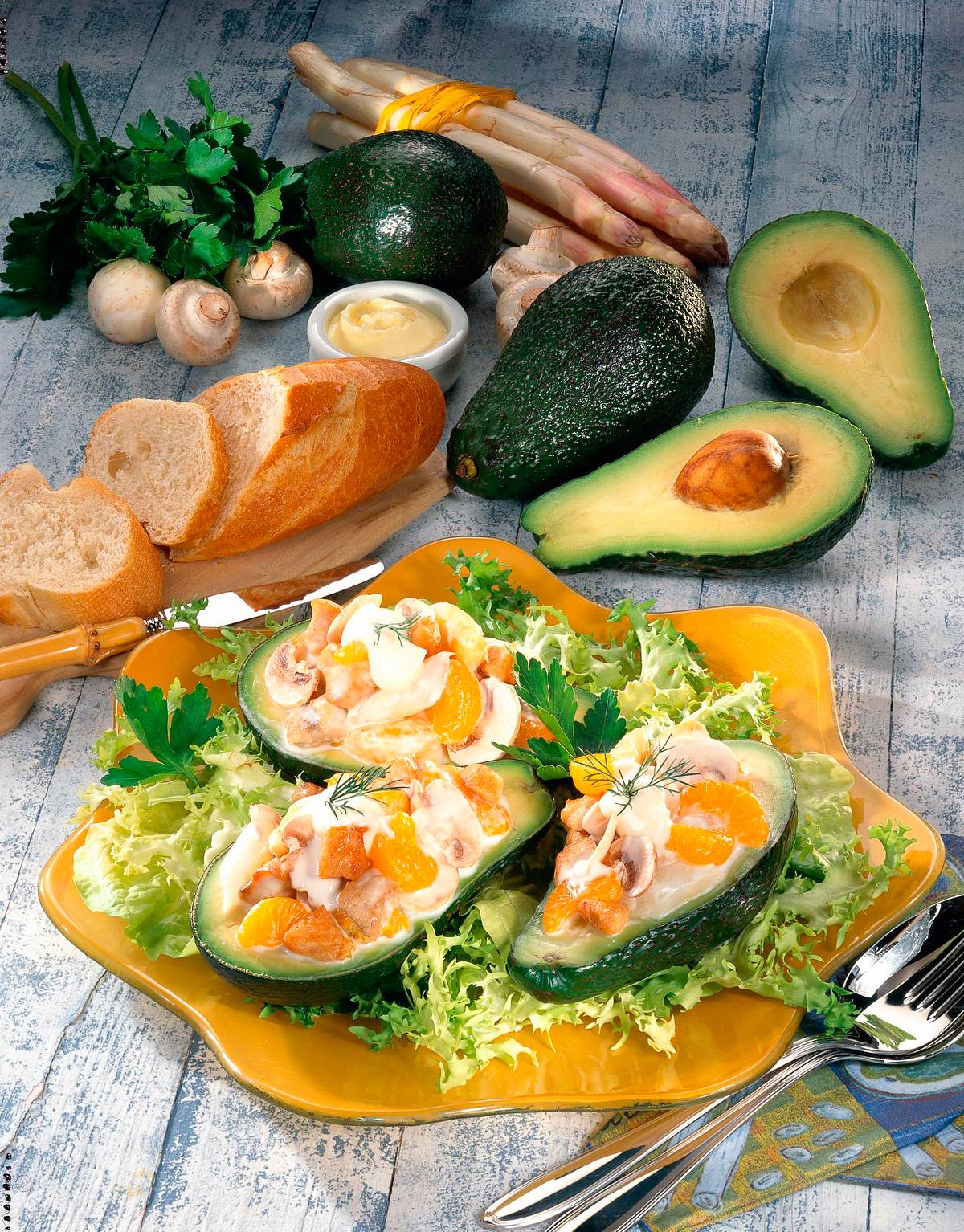 Gefüllte Avocados mit Geflügelsalat Rezept