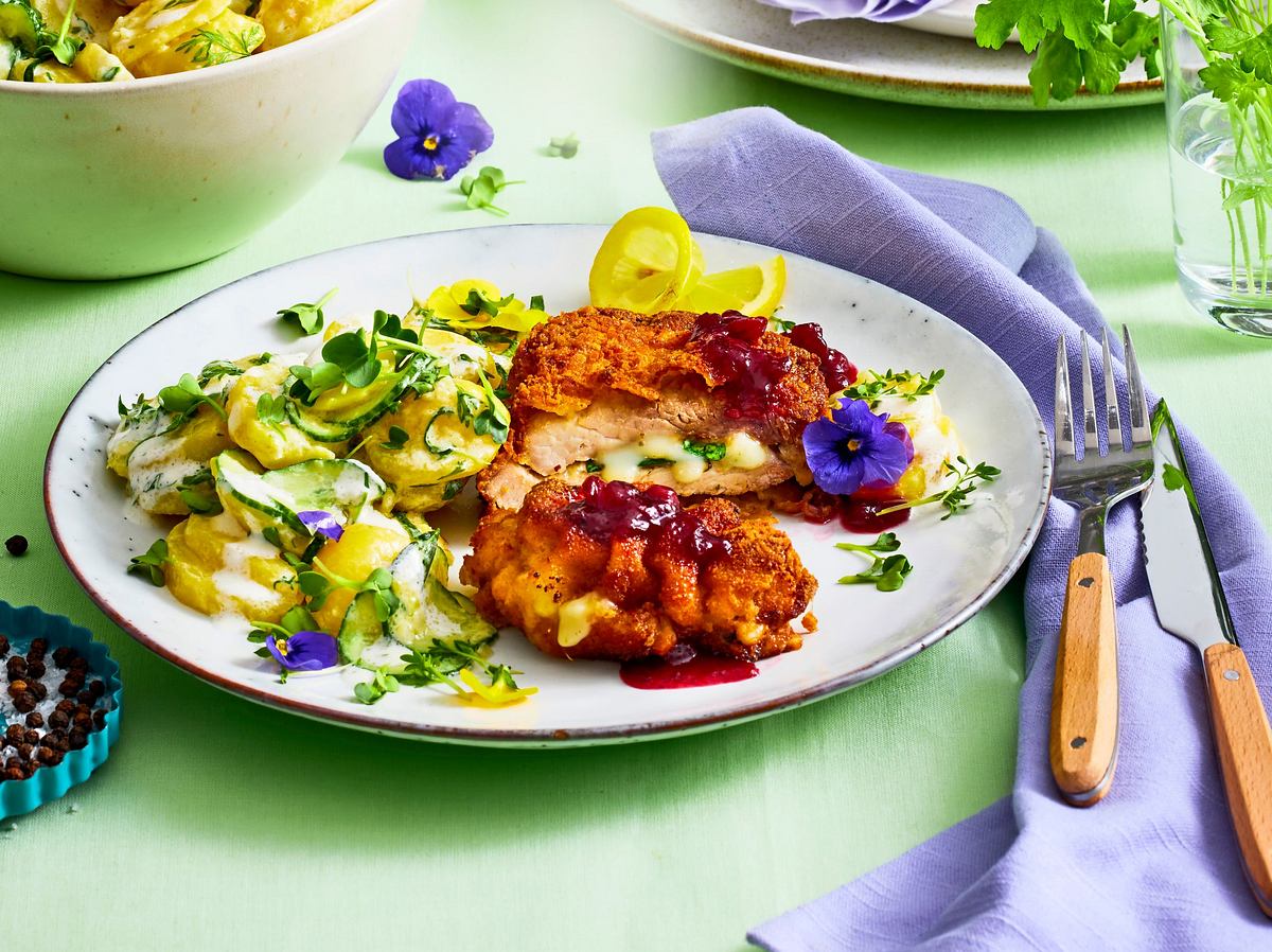 Gefüllte Bärlauch-Schnitzel mit Kräuter-Kartoffelsalat Rezpet