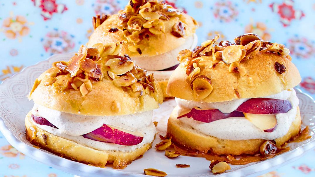 Gefüllte Bienenstich-Bömbchen Rezept - Foto: LECKER @ Bauer Media Group