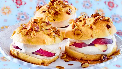 Gefüllte Bienenstich-Bömbchen Rezept - Foto: LECKER @ Bauer Media Group