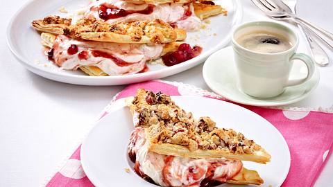 Gefüllte Blätterteigecken mit Streuseln Rezept - Foto: House of Food / Bauer Food Experts KG
