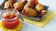 Gefüllte Bratkartoffeln mit roter Mojo Rezept - Foto: LECKER @ Bauer Media Group