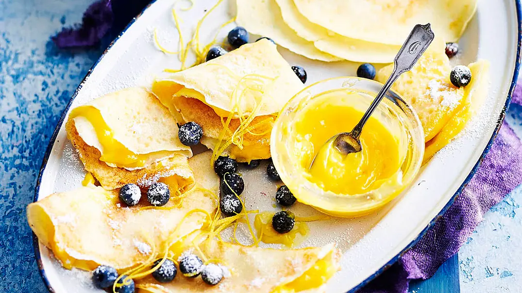 Gefüllte Crêpes mit Heidelbeeren & Lemon Curd Rezept - Foto: LECKER @ Bauer Media Group Gefüllte Crêpes mit Heidelbeeren & Lemon Curd Rezept - Foto: LECKER @ Bauer Media Group