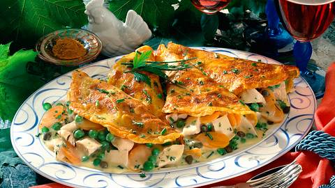 Gefüllte Curry-Pfannkuchen mit Hühnerfrikassee Rezept - Foto: Neckermann