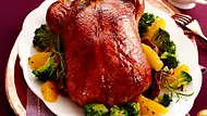 Gefüllte Ente mit Haselnuss-Brokkoli mit Orangenfilets Rezept - Foto: LECKER @ Bauer Media Group