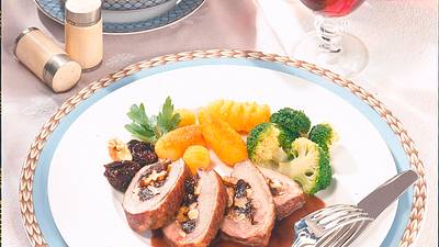 Gefüllte Entenbrust mit Pflaumen und Walnüssen Rezept - Foto: LECKER @ Bauer Media Group