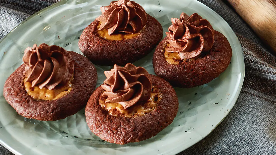 Gefüllte Erdnuss-Schoko-Tropfen Rezept - Foto: LECKER @ Bauer Media Group Gefüllte Erdnuss-Schoko-Tropfen Rezept - Foto: LECKER @ Bauer Media Group
