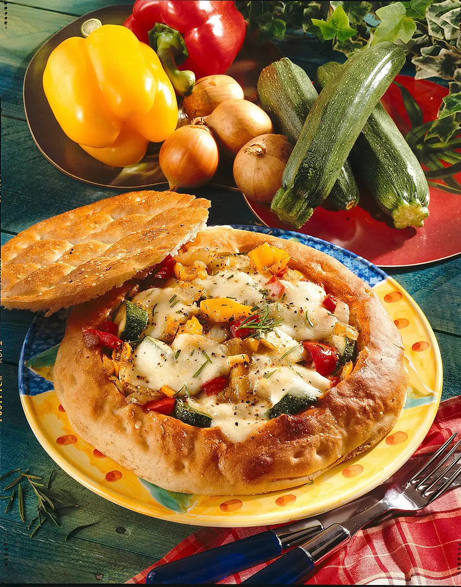 Gefüllte Fladenbrot-Pizza Rezept Gefüllte Fladenbrot-Pizza Rezept