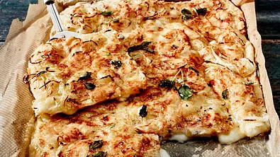 Gefüllte Fugazzeta-Pizza Rezept - Foto: LECKER @ Bauer Media Group