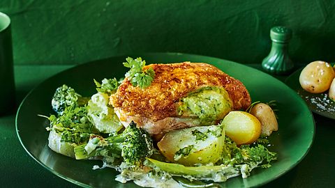 Gefüllte Hähnchenfilets auf Sahnegemüse Rezept - Foto: House of Food / Bauer Food Experts KG