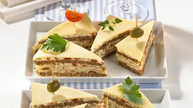 Gefüllte Käse-Ecken Rezept - Foto: LECKER @ Bauer Media Group