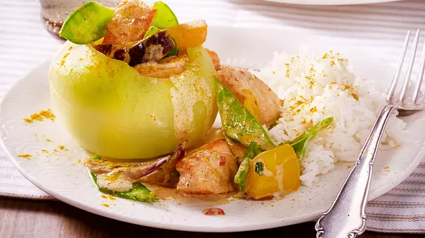 Gefüllte Kohlrabi mit Lachs-Curry Rezept - Foto: LECKER @ Bauer Media Group Gefüllte Kohlrabi mit Lachs-Curry Rezept - Foto: LECKER @ Bauer Media Group