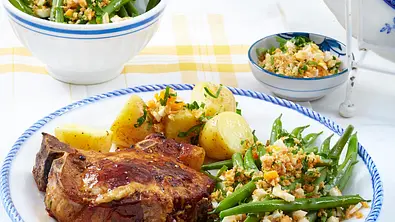 Gefüllte Koteletts mit grünen Bohnen auf polnische Art Rezept - Foto: LECKER @ Bauer Media Group