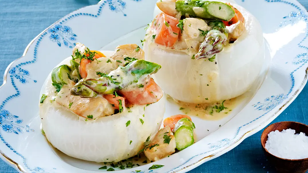Gefüllte Mairübchen mit Hähnchenragout Rezept - Foto: LECKER @ Bauer Media Group Gefüllte Mairübchen mit Hähnchenragout Rezept - Foto: LECKER @ Bauer Media Group