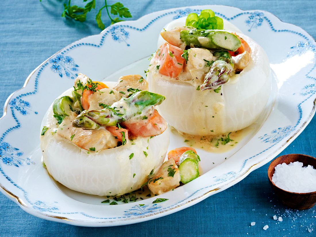 Gefüllte Mairübchen mit Hähnchenragout Rezept | LECKER