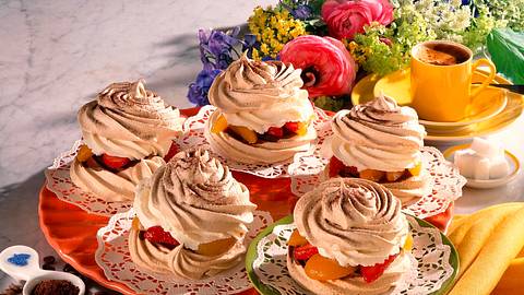 Gefüllte Mocca-Baisers Rezept - Foto: House of Food / Bauer Food Experts KG