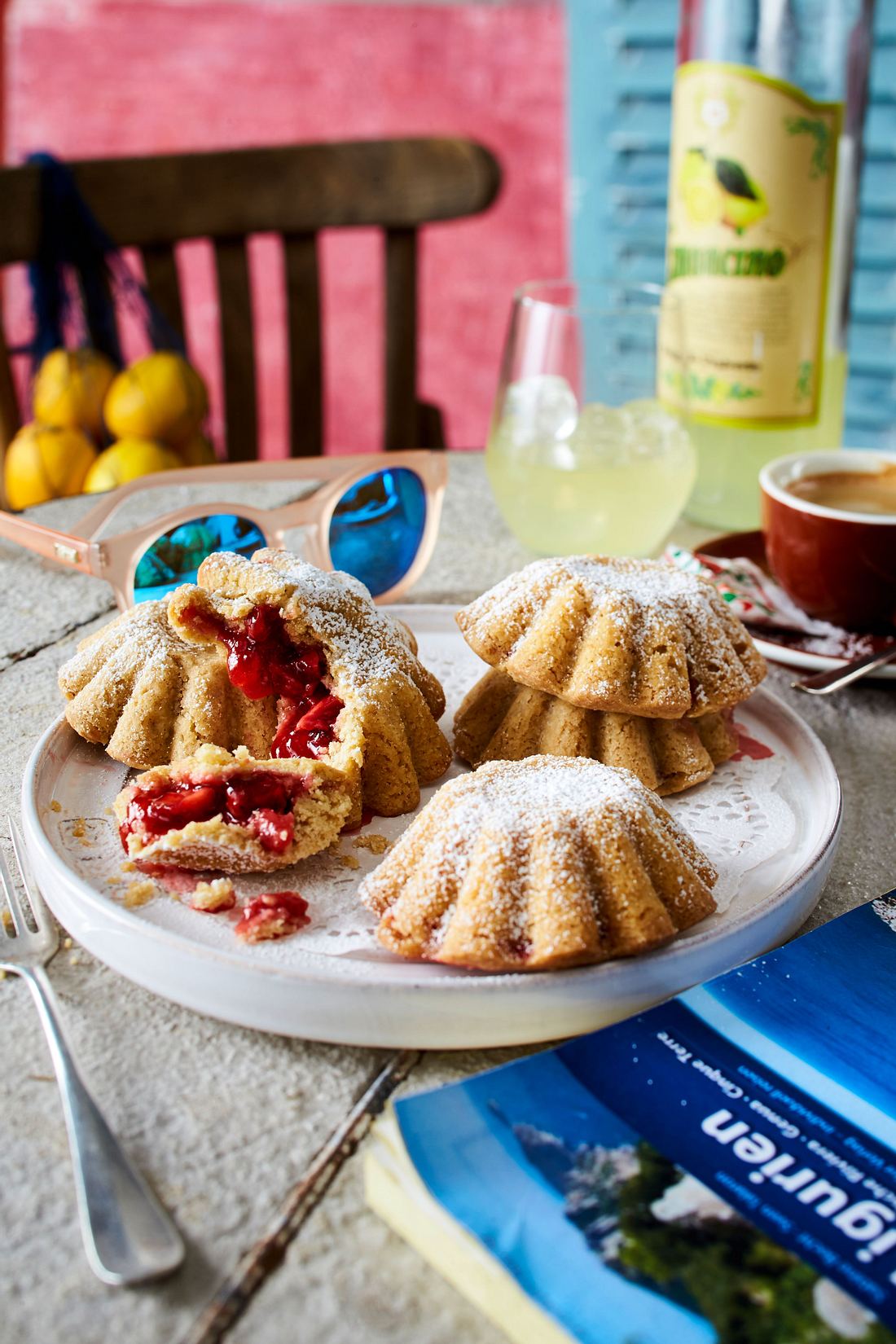 Gefüllte Mürbeteig-Küchlein mit Erdbeeren Rezept | LECKER