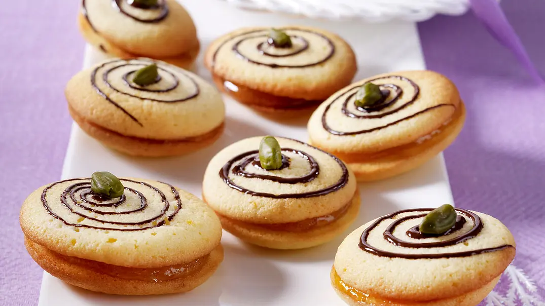Gefüllte Orangenplätzchen mit Cointreau-Marmelade Rezept - Foto: LECKER @ Bauer Media Group Gefüllte Orangenplätzchen mit Cointreau-Marmelade Rezept - Foto: LECKER @ Bauer Media Group
