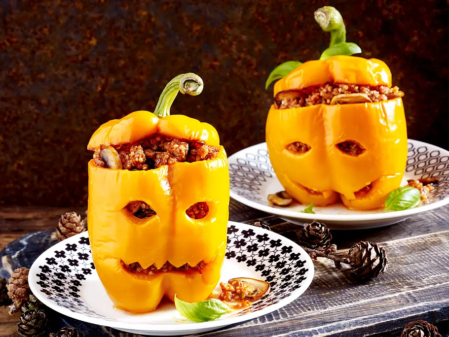 Gefüllte Paprika-Fratzen (Halloween) Gefüllte Paprika-Fratzen (Halloween) Rezept