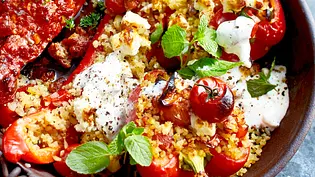 Gefüllte Paprika mit Bulgur Rezept - Foto: LECKER @ Bauer Media Group Gefüllte Paprika mit Bulgur Rezept - Foto: LECKER @ Bauer Media Group