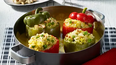 Gefüllte Paprika mit Currysoße Rezept - Foto: LECKER @ Bauer Media Group