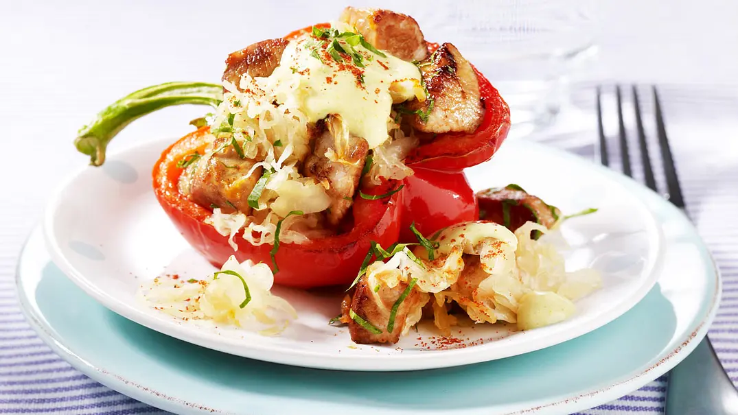 Gefüllte Paprika mit Pute Rezept - Foto: LECKER @ Bauer Media Group Gefüllte Paprika mit Pute Rezept - Foto: LECKER @ Bauer Media Group