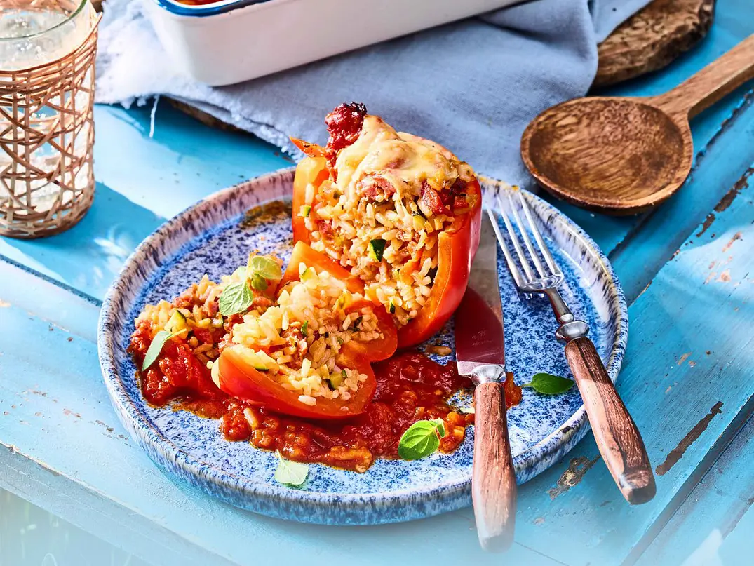 Gefüllte Paprika mit Salsicce - Foto: LECKER @ Bauer Media Group Gefüllte Paprika mit Salsicce - Foto: LECKER @ Bauer Media Group