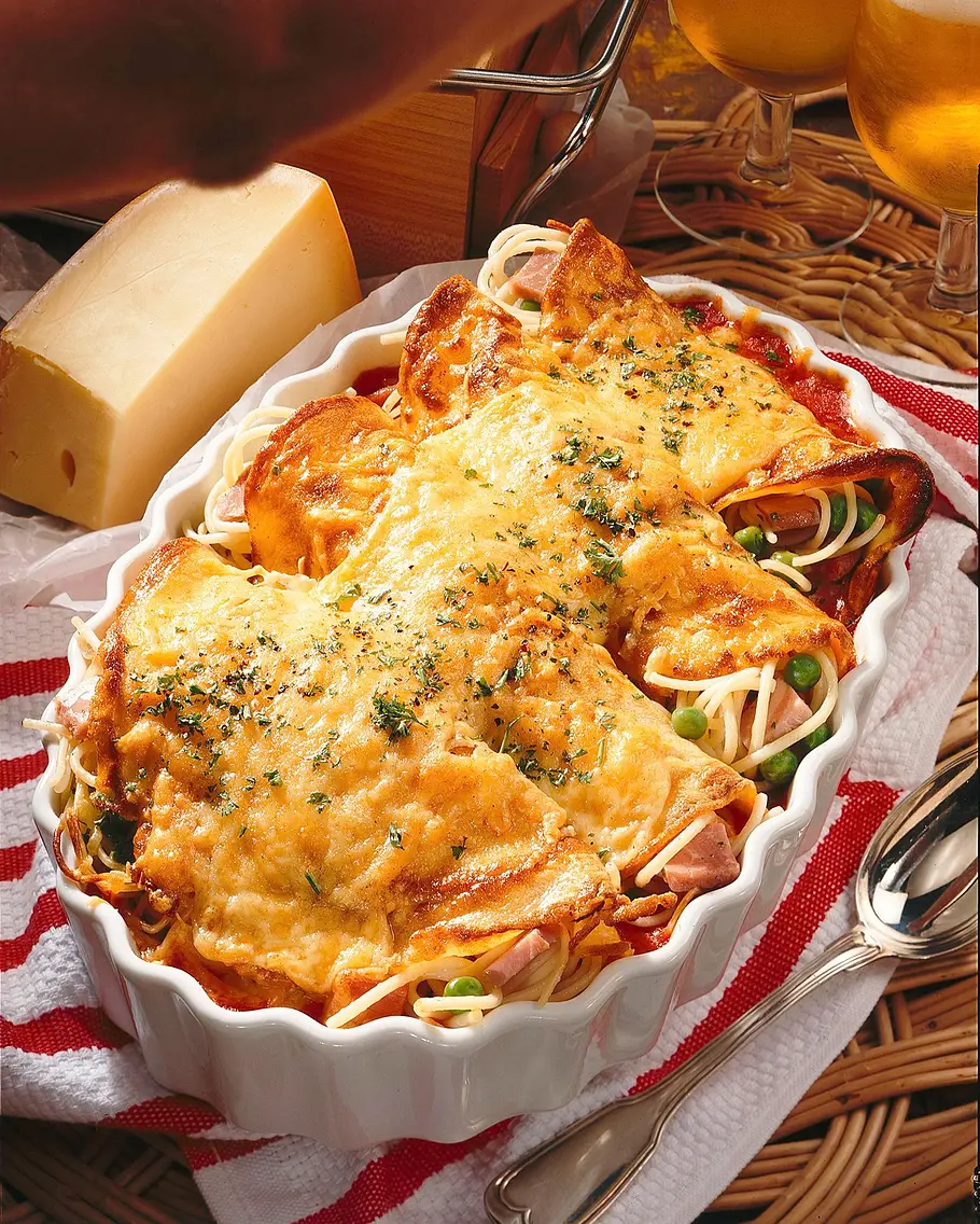 Gefüllte Pfannkuchen mit Tomatensoße Rezept Gefüllte Pfannkuchen mit Tomatensoße Rezept