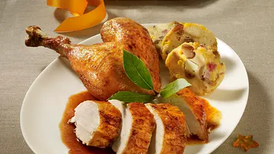 Gefüllte Pute mit Äpfeln und Maronen Rezept - Foto: LECKER @ Bauer Media Group