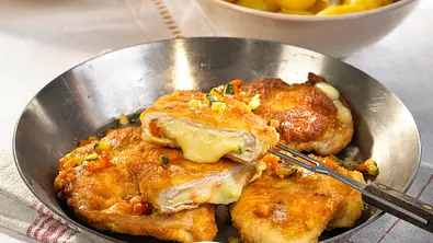 Gefüllte Putenschnitzel Rezept - Foto: LECKER @ Bauer Media Group