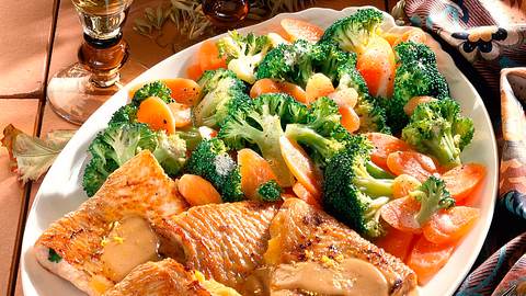Gefüllte Putenschnitzel mit Broccoli-Möhren-Gemüse Rezept - Foto: Neckermann