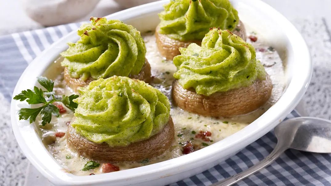 Gefüllte Riesenchampignons mit Broccoli-Püree Rezept - Foto: LECKER @ Bauer Media Group Gefüllte Riesenchampignons mit Broccoli-Püree Rezept - Foto: LECKER @ Bauer Media Group