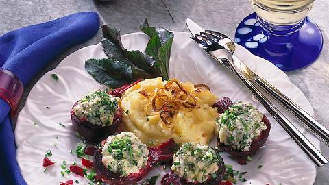 Gefüllte Rote-Bete mit stückigem Kartoffelpüree Rezept - Foto: Neckermann