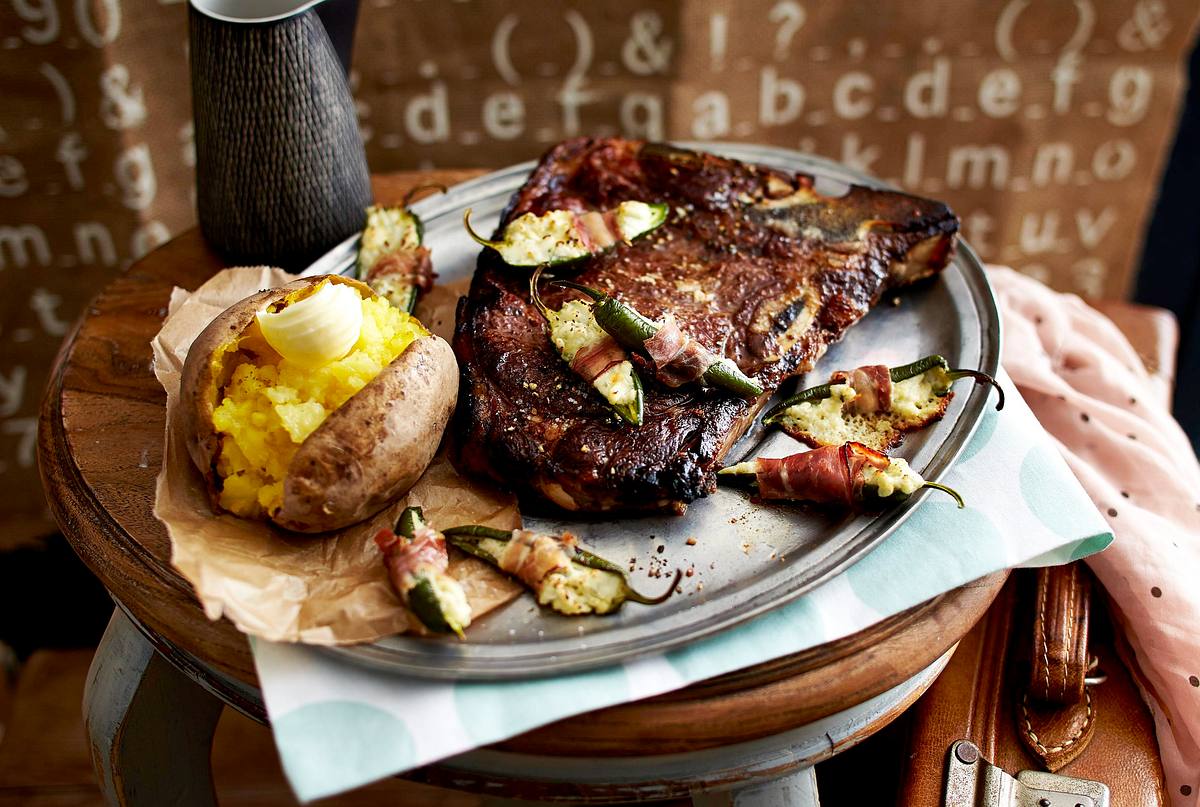 Gefüllte Schinken-Jalapeños mit T-Bone-Steak und BackKartoffeln Rezept