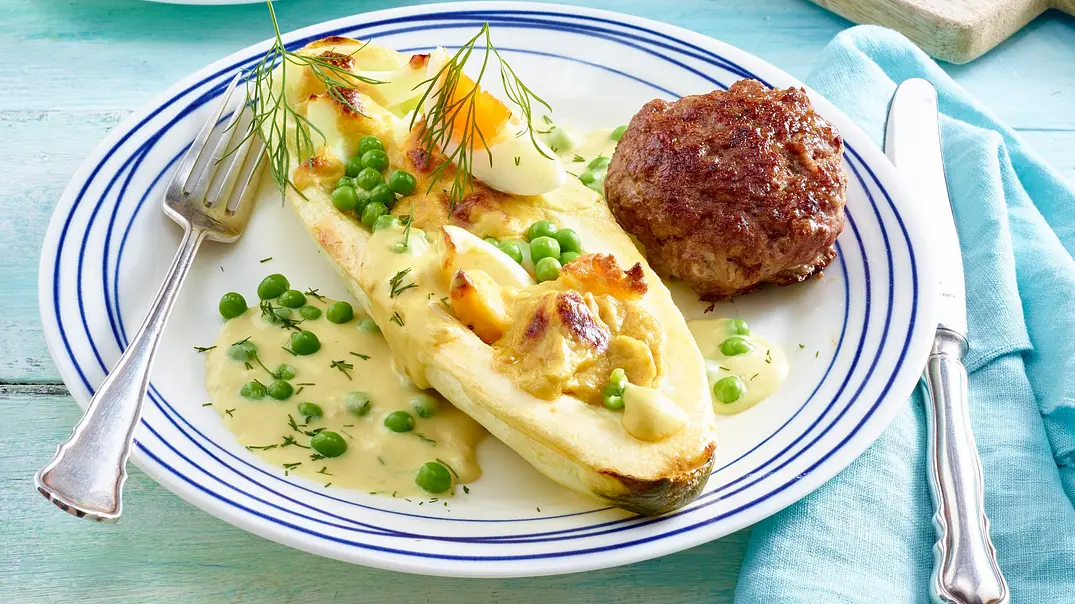 Gefüllte Schmorgurke mit Senf-Ei-Ragout zu Frikadellen Rezept - Foto: LECKER @ Bauer Media Group Gefüllte Schmorgurke mit Senf-Ei-Ragout zu Frikadellen Rezept - Foto: LECKER @ Bauer Media Group