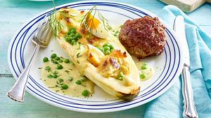 Gefüllte Schmorgurke mit Senf-Ei-Ragout zu Frikadellen Rezept - Foto: House of Food / Bauer Food Experts KG