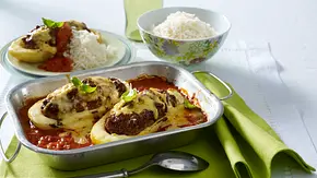 Gefüllte Schmorgurken auf selbst gemachter Tomatensoße Rezept - Foto: LECKER @ Bauer Media Group Gefüllte Schmorgurken auf selbst gemachter Tomatensoße Rezept - Foto: LECKER @ Bauer Media Group