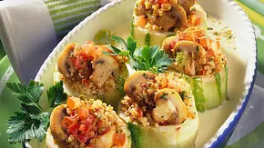 Gefüllte Schmorgurken mit Bulgur-Risotto in Rahmsoße Rezept - Foto: LECKER @ Bauer Media Group Gefüllte Schmorgurken mit Bulgur-Risotto in Rahmsoße Rezept - Foto: LECKER @ Bauer Media Group