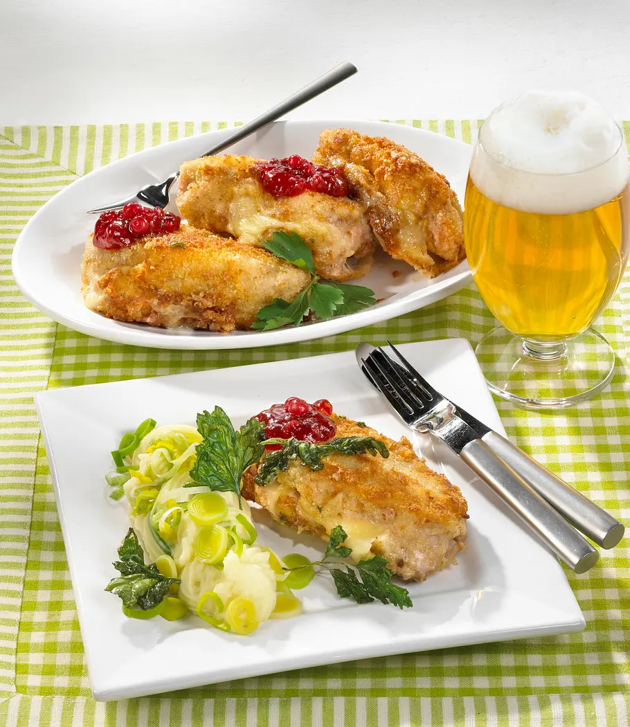 Gefüllte Schnitzel mit Camembert Rezept Gefüllte Schnitzel mit Camembert Rezept