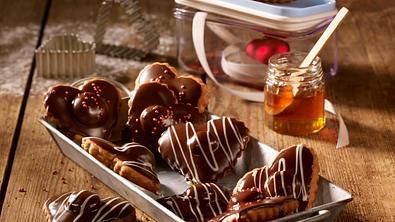 Gefüllte Schoko-Lebkuchen-Herzen Rezept - Foto: LECKER @ Bauer Media Group