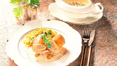 Gefüllte Schweinsrouladen Rezept - Foto: LECKER @ Bauer Media Group