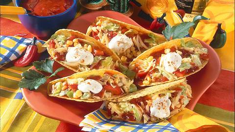Gefüllte Tacos mit Salat Rezept - Foto: House of Food / Bauer Food Experts KG