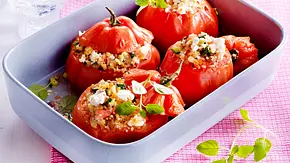 Gefüllte Tomaten mit Couscous, Schafskäse und Zucchini Rezept - Foto: LECKER @ Bauer Media Group Gefüllte Tomaten mit Couscous, Schafskäse und Zucchini Rezept - Foto: LECKER @ Bauer Media Group